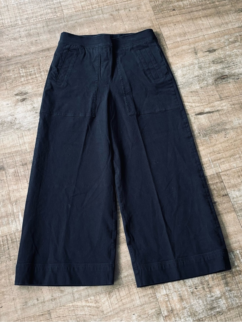 Spanx Black Twill Cropped Wideleg pants size medium